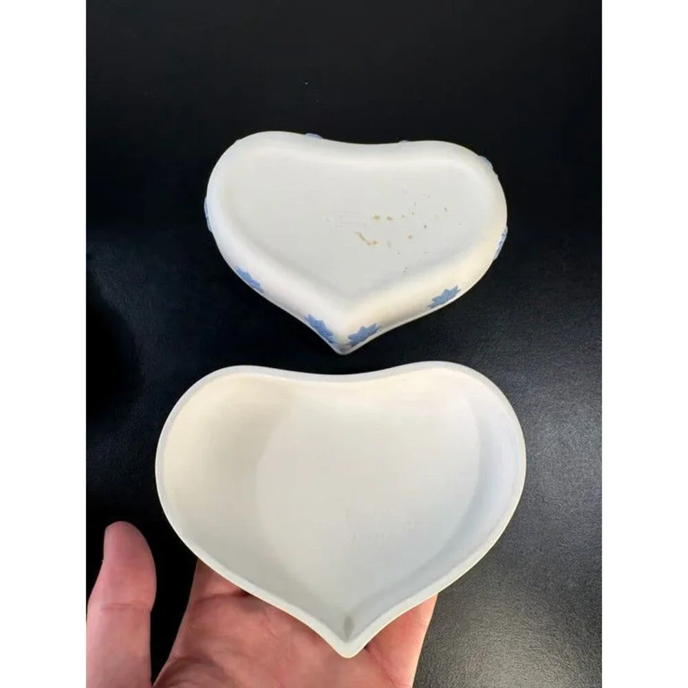 Wedgwood Jasperware Heart Trinket Box Pale Blue on White Classical Relief Boxed